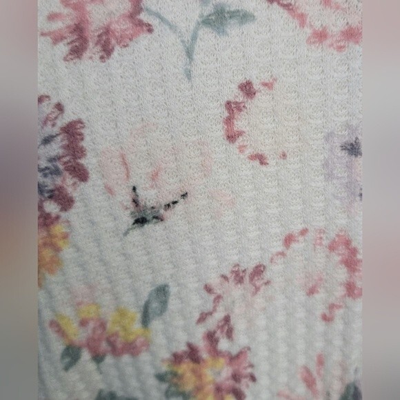 Lane Bryant Waffle Knit Short Sleeve V-Neck Top size 18/20W Floral Print Casual - Picture 5 of 7